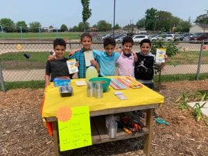 kids selling lemonade