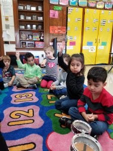 We are showing how many syllables by holding up our fingers!