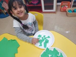 We created models of the apple we like using torn paper and a paper plate!