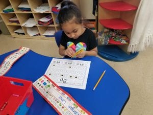 We put bear paws on letter B as we said "/B/ /b/ B put a bear on me!