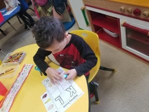 We sorted pictures into begins with /l/ or /k/.