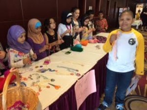 demonstrator passing necklaces
