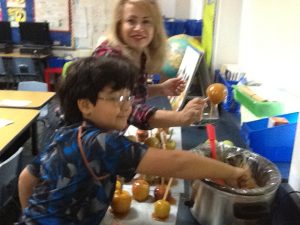 caramel-dipped-apples