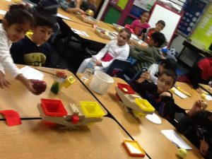using-balances-to-weigh-apples