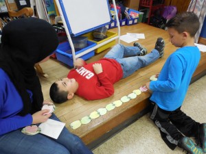 How many apples long is Ahmed? Kassem will tell us. 