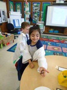 Mad Science gummy worms 026